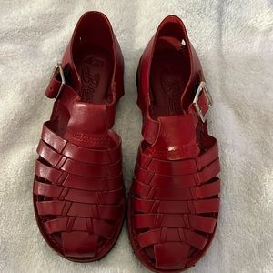 Brand X Fisherman sandals in women’s 6.5, color red